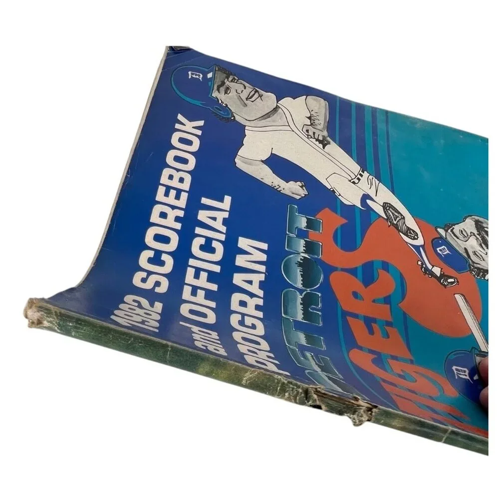 1982 Detroit Tigers Scorebook & Official Program MLB Vintage Baseball
